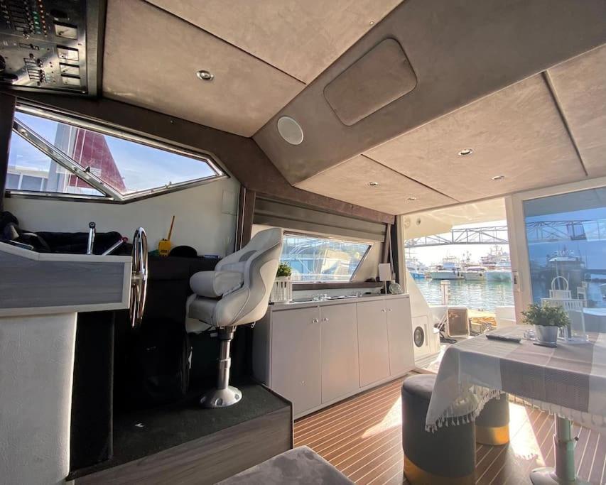 Barco Muy Romantico Con Parking! Sant Adria de Besos Buitenkant foto