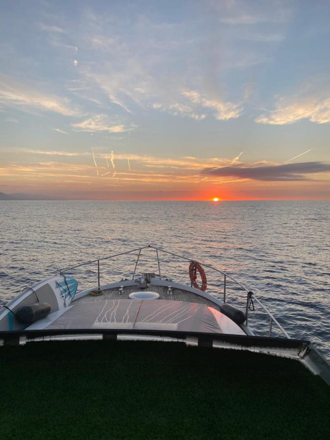Barco Muy Romantico Con Parking! Sant Adria de Besos Buitenkant foto