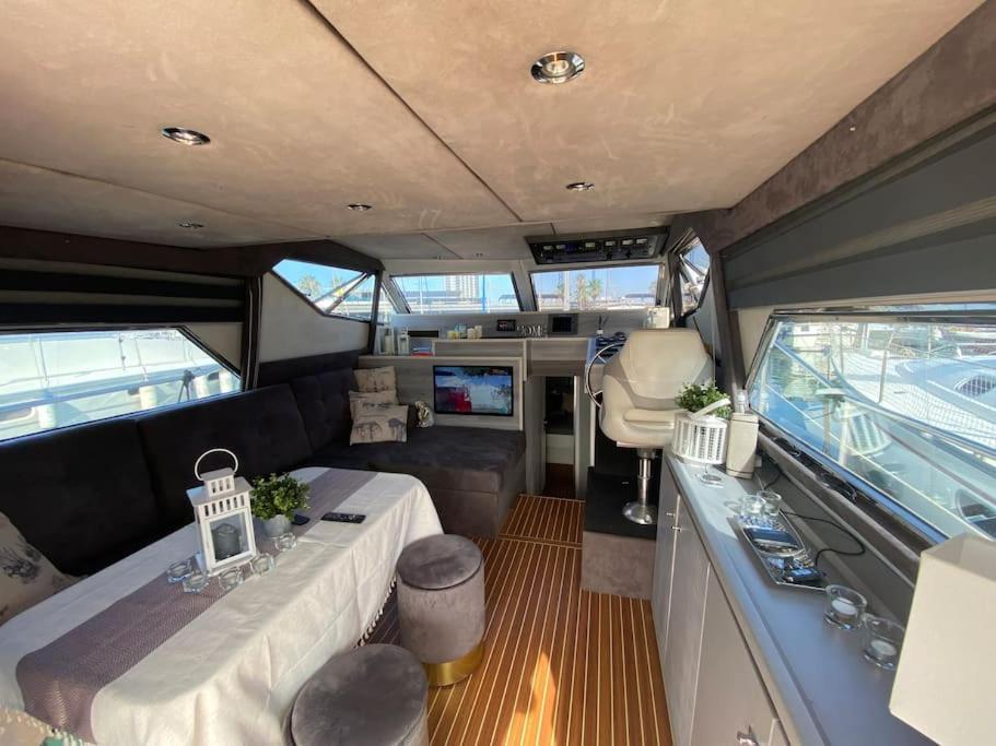 Barco Muy Romantico Con Parking! Sant Adria de Besos Buitenkant foto